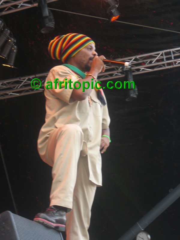 ../Images/Summerjam2005_4 140.jpg